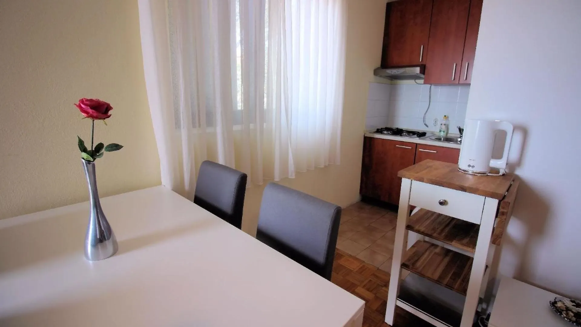 Apartment Fuer Zwei Erwachsene Und Zwei Kinder Novi Vinodolski